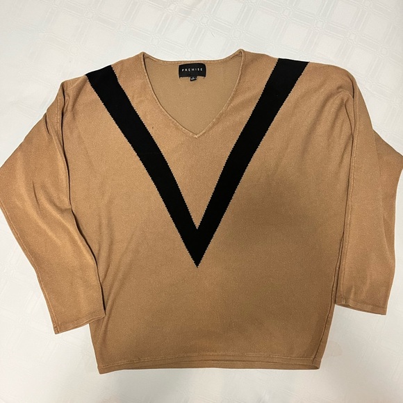 Soft Camel Sweater Premise - Picture 6 of 6